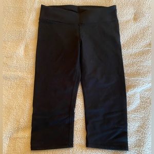 🔥6 for $60🔥 Fabletics cropped legging. Black, small.